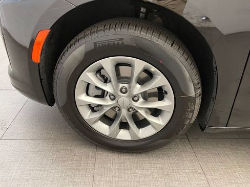 New 2027 Chrysler Pacifica Select AWD/4WD image 8