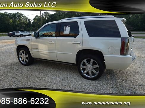 Used 2014 Cadillac Escalade Premium RWD image 40