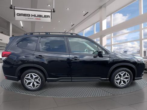Used 2023 Subaru Forester Premium image 4