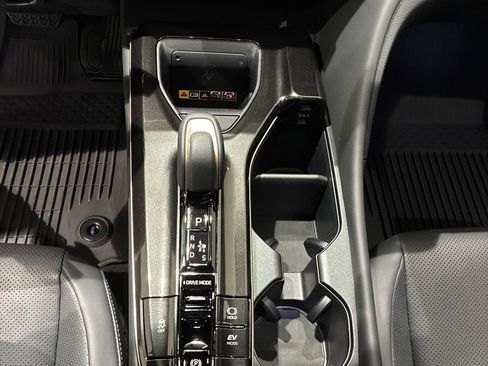 Used 2025 Toyota Crown Signia w/ Advanced Technology Package AWD/4WD image 16