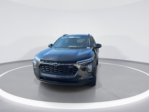Used 2025 Chevrolet Trax RS w/ Sunroof Package FWD image 3