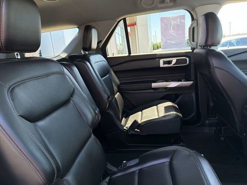 Used 2024 Ford Explorer XLT w/ Equipment Group 202A AWD/4WD image 33