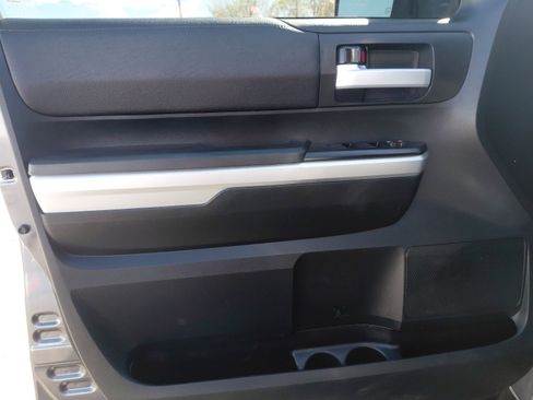 Used 2017 Toyota Tundra SR5 w/ SR5 Upgrade Package image 17