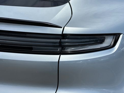 Certified 2024 Porsche Cayenne Coupe AWD/4WD image 28