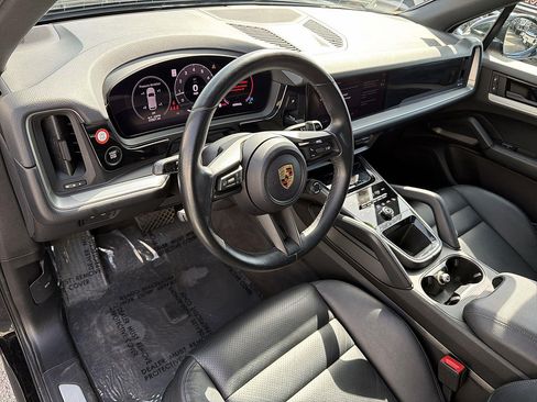 Used 2024 Porsche Cayenne AWD/4WD image 9