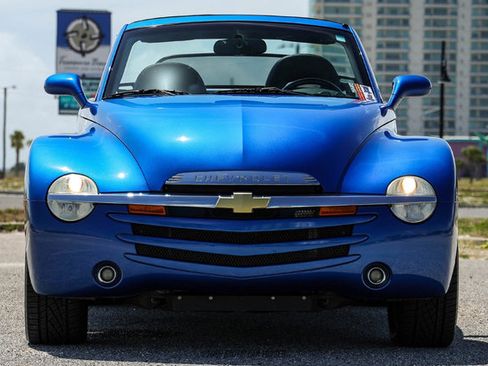 Used 2006 Chevrolet SSR w/ Preferred Equipment Group RWD image 13