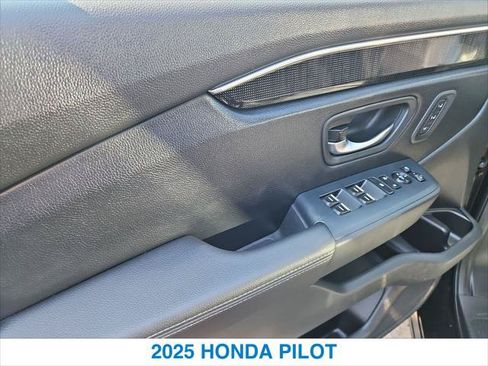 Certified 2025 Honda Pilot Elite image 12