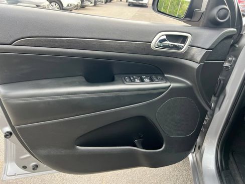 Used 2018 Jeep Grand Cherokee Altitude AWD/4WD image 22