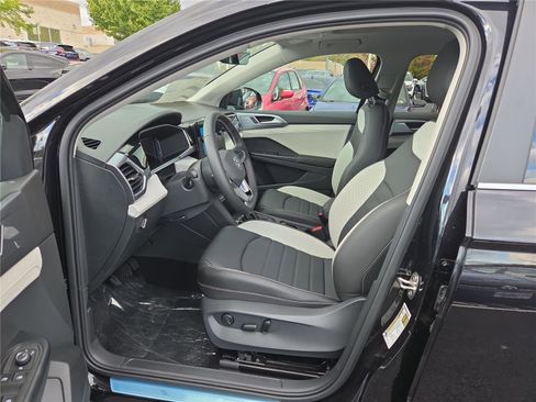 New 2025 Volkswagen Taos SEL image 14
