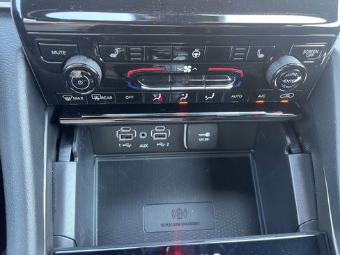 New 2025 Jeep Grand Cherokee Altitude image 24