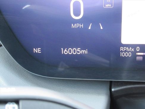 Certified 2025 Buick Enclave Avenir FWD image 30