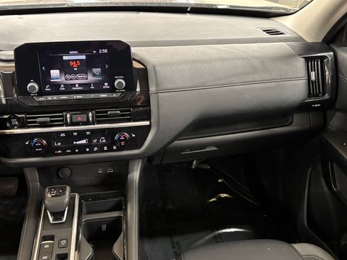 Used 2025 Nissan Pathfinder SV image 38