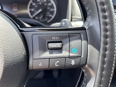 Used 2023 Nissan Rogue SV w/ SV Premium B Package FWD image 9