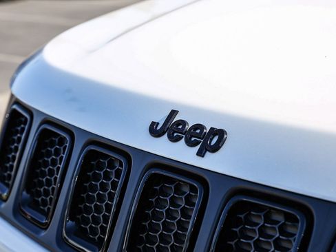 Used 2021 Jeep Compass Latitude image 3