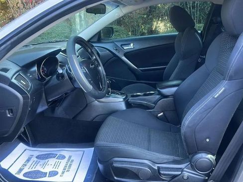 Used 2011 Hyundai Genesis 2.0T image 4