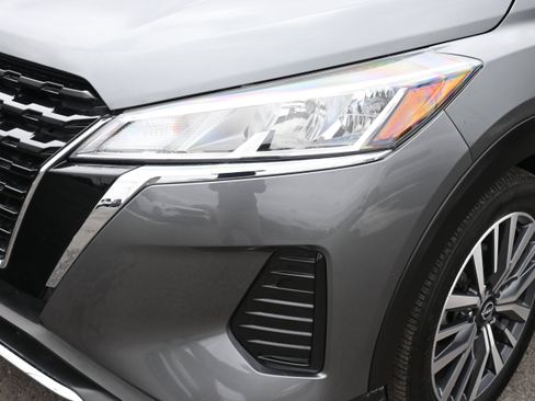 Used 2024 Nissan Kicks SV image 11