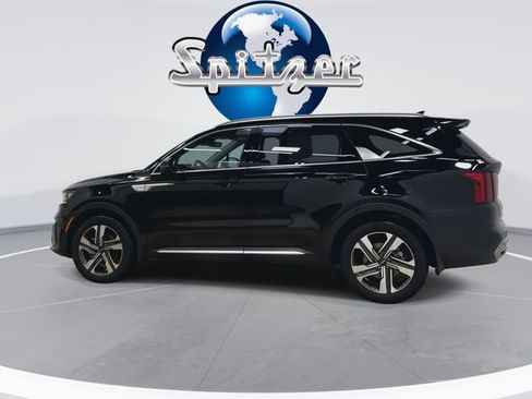 Certified 2023 Kia Sorento EX image 2