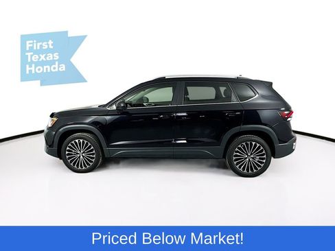 Used 2025 Volkswagen Taos SE image 4