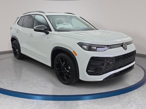 New 2026 Volkswagen Tiguan SE R-Line FWD image 3