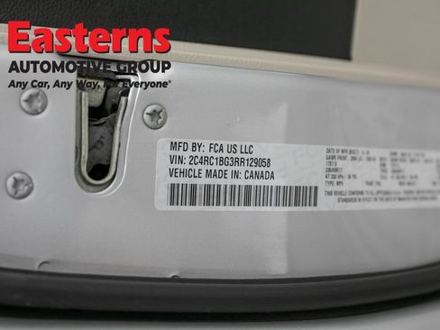 Used 2024 Chrysler Pacifica Touring-L FWD image 36