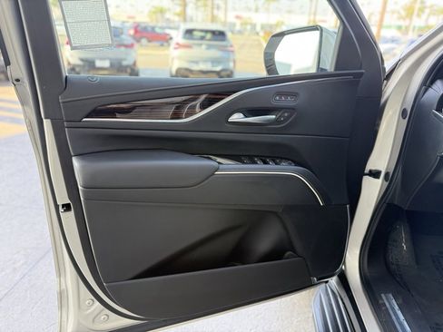 Used 2023 Cadillac Escalade Premium Luxury image 8