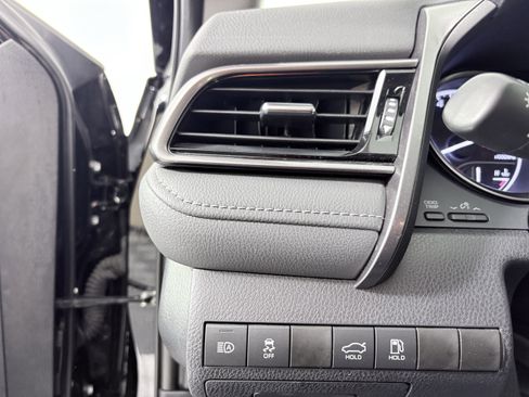 Used 2023 Toyota Camry SE image 14