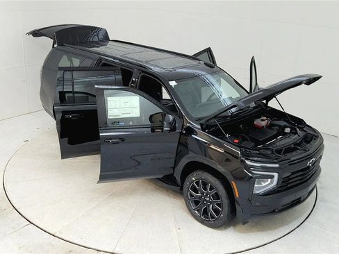 Used 2025 Chevrolet Suburban RST w/ Comfort Package AWD/4WD image 21