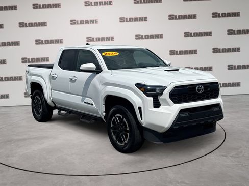 Used 2024 Toyota Tacoma TRD Sport AWD/4WD image 7