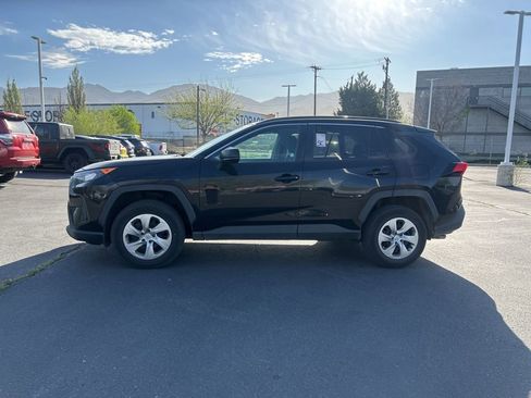Used 2021 Toyota RAV4 LE image 8