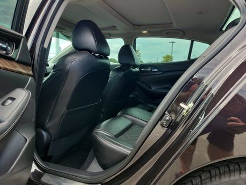Used 2016 Nissan Maxima Platinum w/ Interior Lighting Package FWD image 10