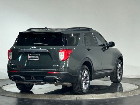 Used 2021 Ford Explorer XLT w/ Equipment Group 202A AWD/4WD image 10