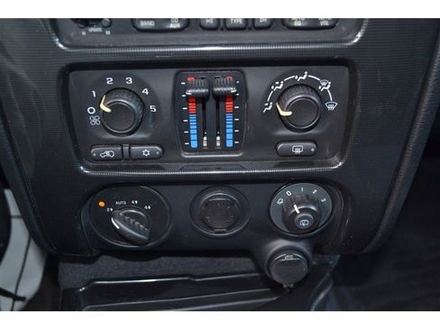 Used 2007 GMC Envoy SLE image 19