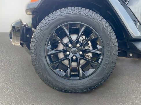 Used 2021 Jeep Gladiator Overland AWD/4WD image 29