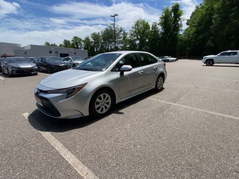 Used 2024 Toyota Corolla LE FWD image 6