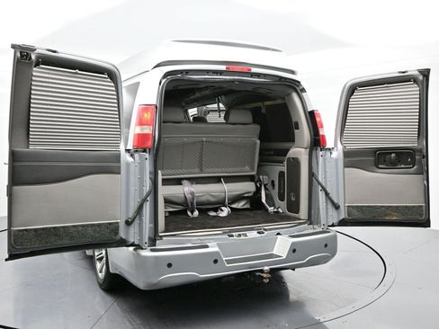 Used 2017 GMC Savana 2500 RWD image 51