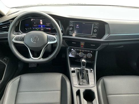 Used 2024 Volkswagen Jetta SE w/ Panoramic Sunroof Package image 17