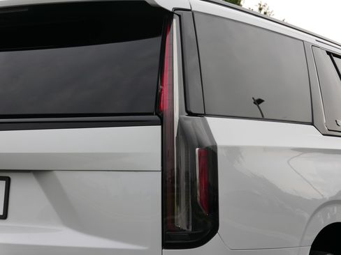 Certified 2022 Cadillac Escalade ESV Sport w/ Touring Package AWD/4WD image 17