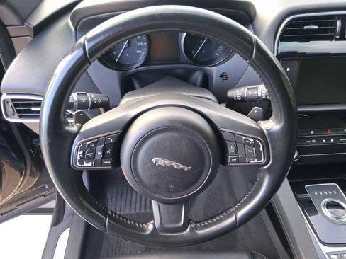 Used 2017 Jaguar F-PACE Premium image 16
