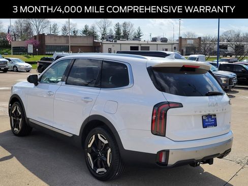 Used 2024 Kia Telluride EX w/ EX Captain's Chair Package AWD/4WD image 3