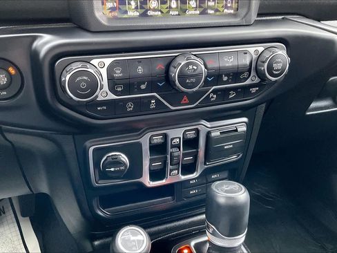 Used 2019 Jeep Wrangler Unlimited Sahara image 35