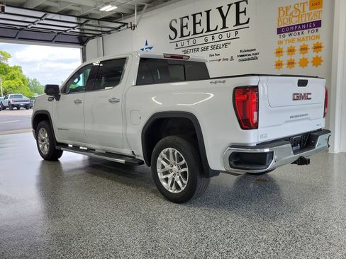 Used 2022 GMC Sierra 1500 SLT w/ SLT Premium Plus Package AWD/4WD image 3