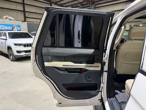 Used 2018 Ford Expedition Platinum RWD image 15