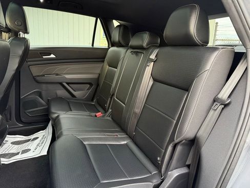 Used 2022 Volkswagen Atlas Cross Sport SE w/ Panoramic Sunroof Package image 17