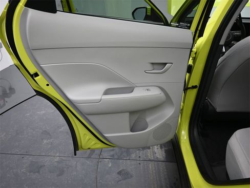 Used 2025 Hyundai Kona SEL image 14
