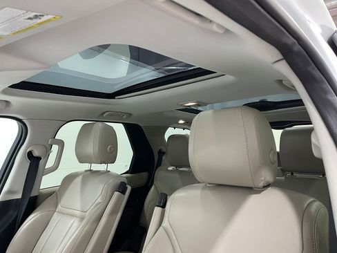 Used 2018 Land Rover Discovery HSE image 12