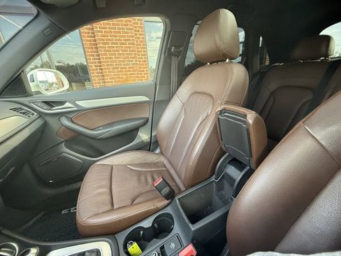 Used 2018 Audi Q3 2.0T Premium Plus w/ Premium Plus Package image 28