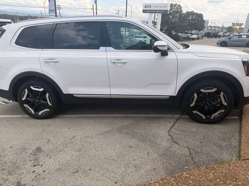 Used 2025 Kia Telluride S image 3
