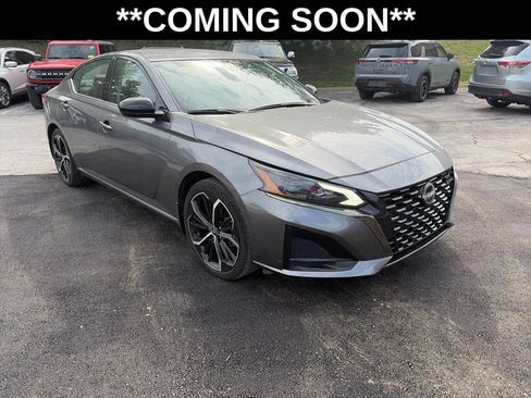 Used 2024 Nissan Altima 2.5 SR FWD image 3