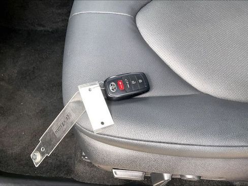 Used 2025 Toyota Grand Highlander AWD image 11