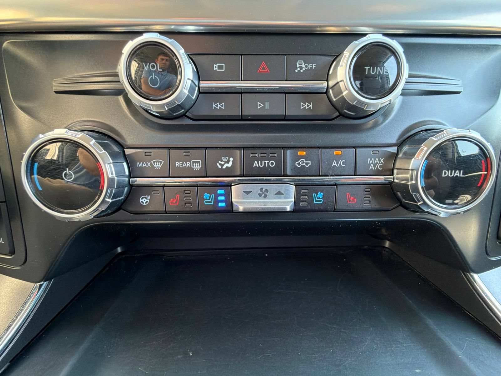 Used 2025 Ford F150 Lariat w/ Equipment Group 501A Mid AWD/4WD image 23